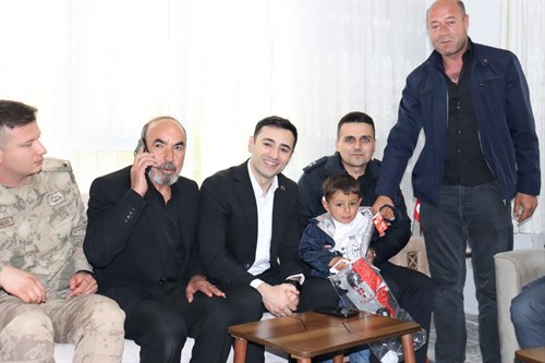 Kaymakamımız Sayın Salih Kaya’nın Şehit Ailelerine Bayram Ziyareti