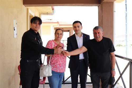 Kaymakamımız Sayın Salih Kaya, Deprem Konutlarının Anahtar Teslim Törenine Katıldı
